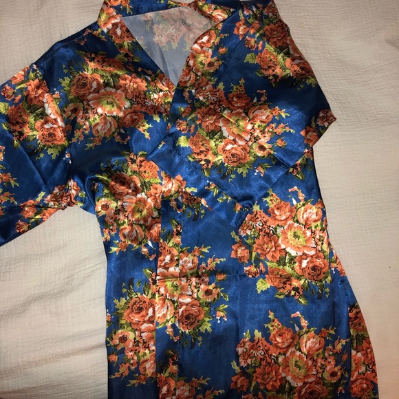 💙🧡 Silky Floral Robe - Picture 4 of 4